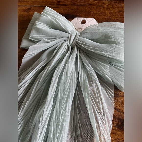 Bow Hair Clip - Picture 1 of 4